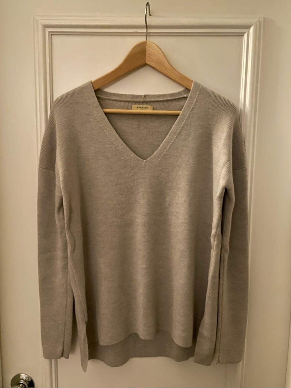 Babaton Lightweight V-Neck Sweater in Taupe/lilac